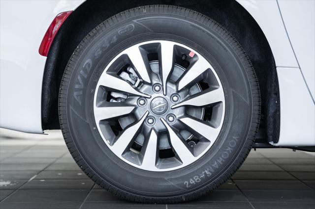 new 2025 Chrysler Pacifica Hybrid car, priced at $49,303