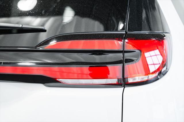 new 2025 Chrysler Pacifica Hybrid car, priced at $49,303