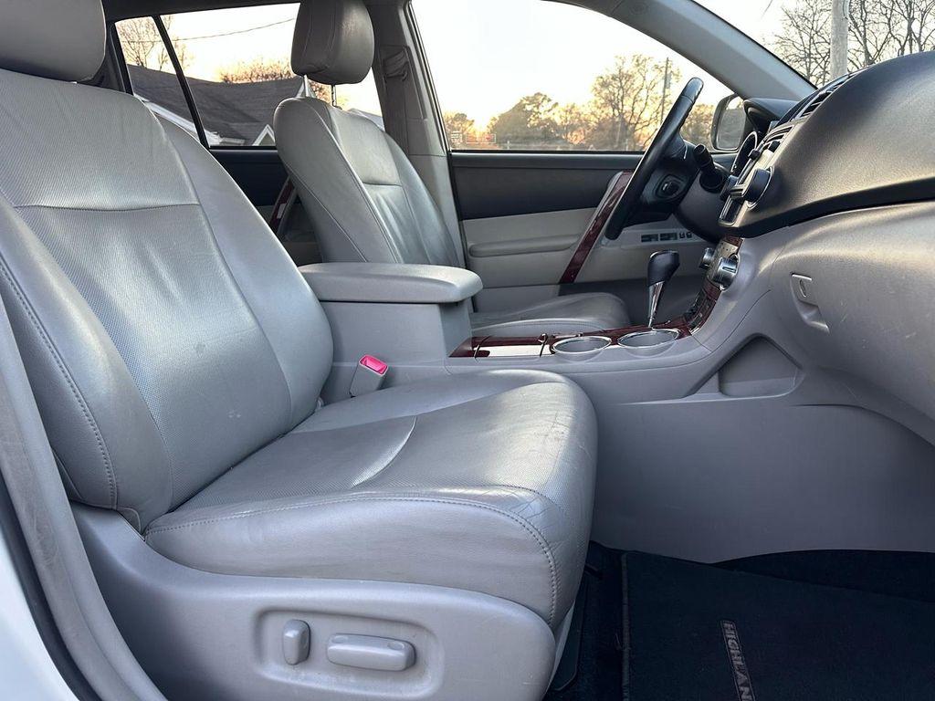 used 2013 Toyota Highlander Hybrid car, priced at $10,389