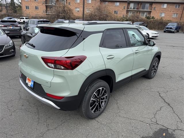 new 2025 Chevrolet TrailBlazer car, priced at $27,330