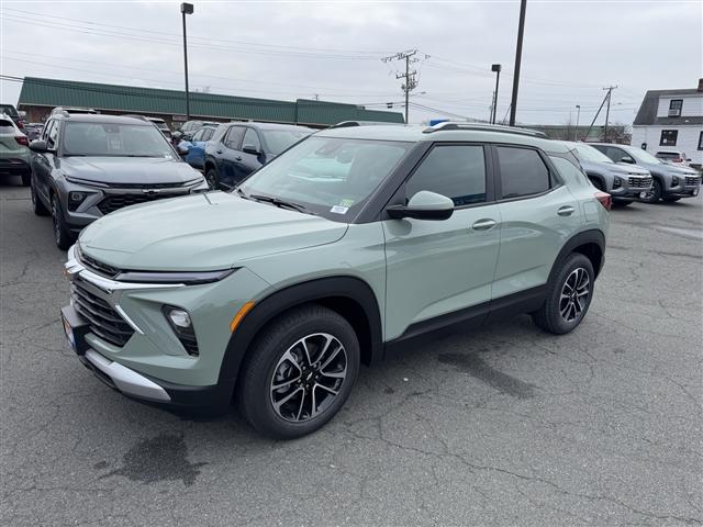 new 2025 Chevrolet TrailBlazer car, priced at $27,330