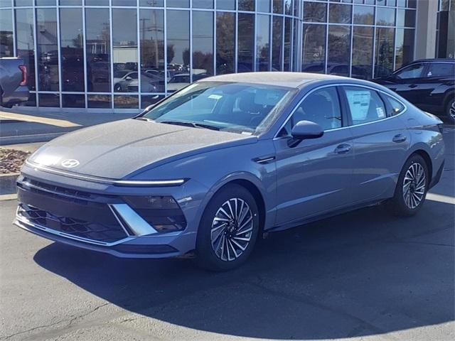 new 2025 Hyundai Sonata Hybrid car, priced at $30,975