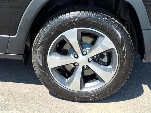used 2019 Jeep Cherokee car, priced at $20,275