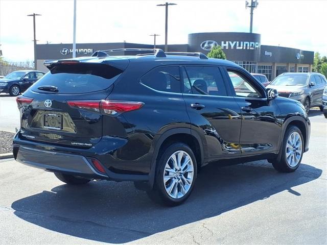 used 2023 Toyota Highlander car, priced at $42,995