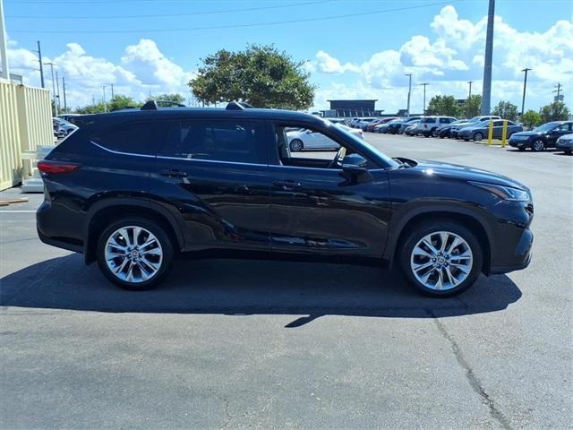 used 2023 Toyota Highlander car, priced at $42,995