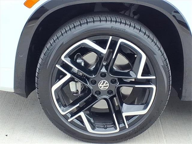 used 2025 Volkswagen Tiguan car, priced at $40,875
