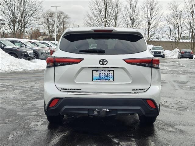 used 2022 Toyota Highlander car, priced at $38,995