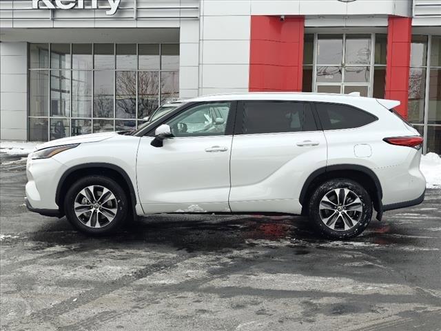 used 2022 Toyota Highlander car, priced at $38,995