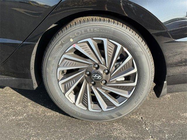 new 2025 Hyundai Sonata Hybrid car, priced at $31,477