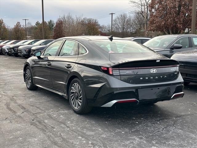 new 2025 Hyundai Sonata Hybrid car, priced at $37,457