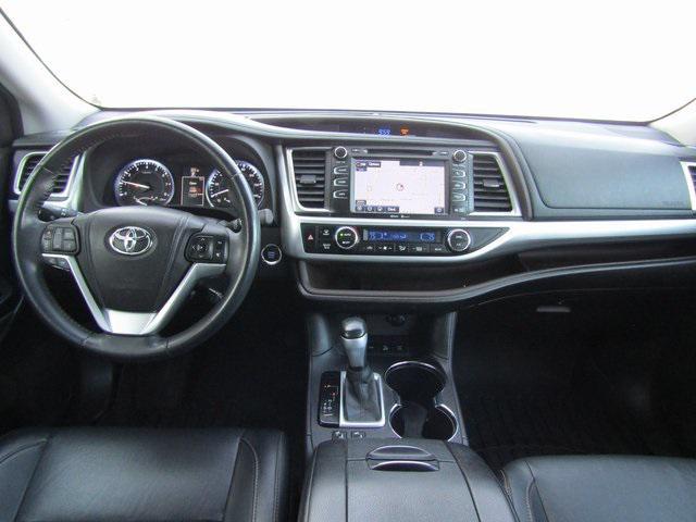 used 2014 Toyota Highlander car, priced at $21,901