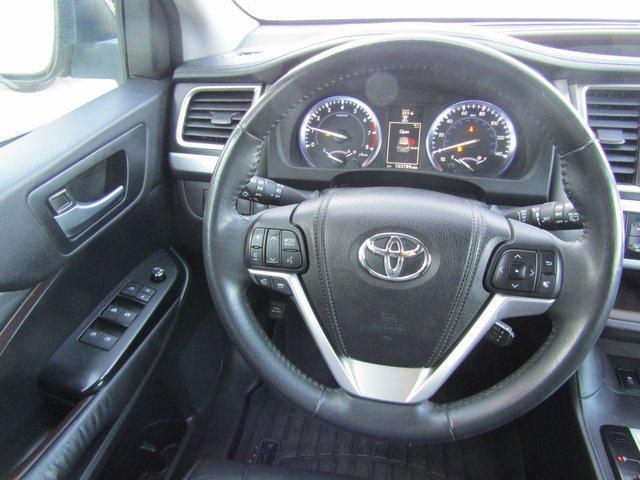 used 2014 Toyota Highlander car, priced at $21,901