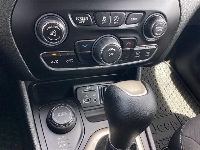 used 2015 Jeep Cherokee car, priced at $15,901