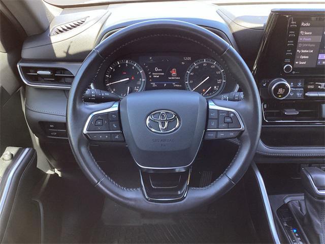 used 2021 Toyota Highlander car, priced at $34,987