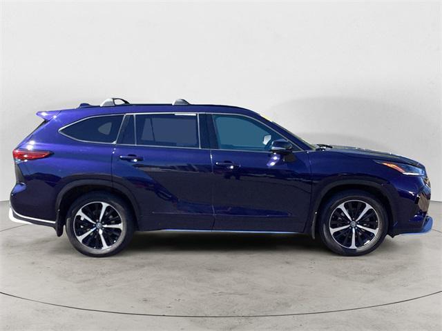 used 2021 Toyota Highlander car, priced at $34,987