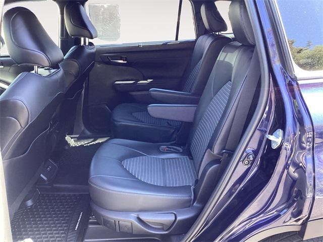 used 2021 Toyota Highlander car, priced at $34,987