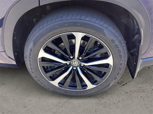 used 2021 Toyota Highlander car, priced at $34,987