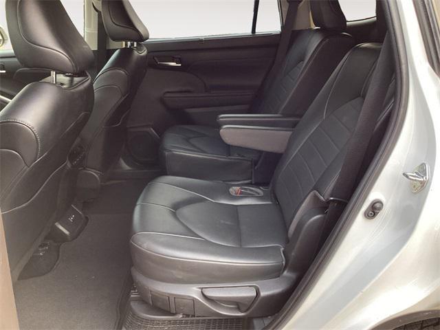 used 2022 Toyota Highlander Hybrid car, priced at $38,992