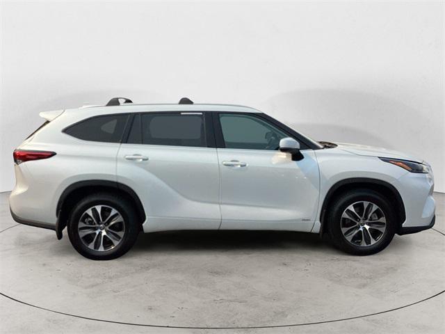 used 2022 Toyota Highlander Hybrid car, priced at $38,992