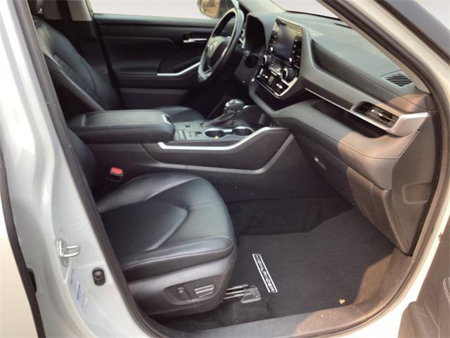 used 2022 Toyota Highlander Hybrid car, priced at $38,992