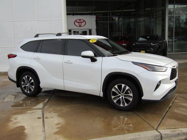 used 2022 Toyota Highlander car, priced at $37,901