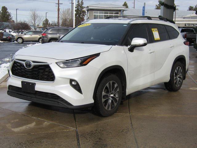 used 2022 Toyota Highlander car, priced at $37,901