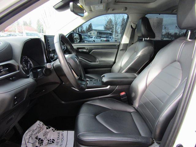 used 2022 Toyota Highlander car, priced at $37,901