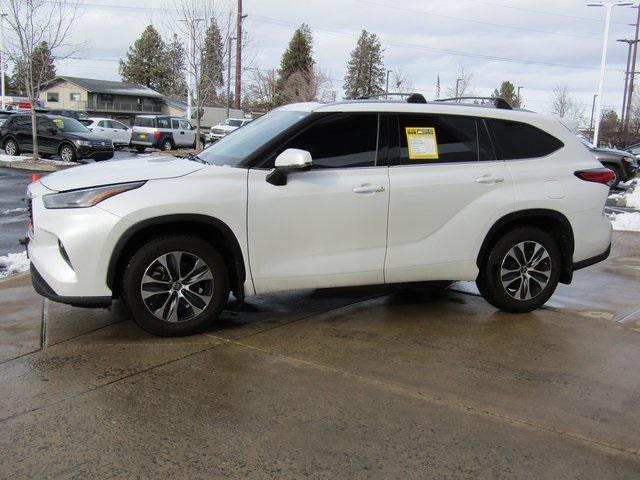 used 2022 Toyota Highlander car, priced at $37,901