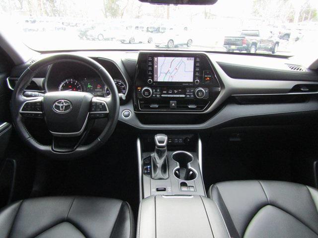 used 2022 Toyota Highlander car, priced at $37,901