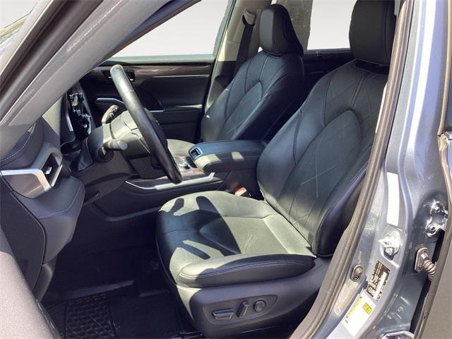 used 2021 Toyota Highlander car, priced at $40,901
