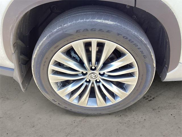 used 2021 Toyota Highlander car, priced at $40,901
