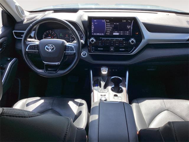 used 2021 Toyota Highlander car, priced at $40,901