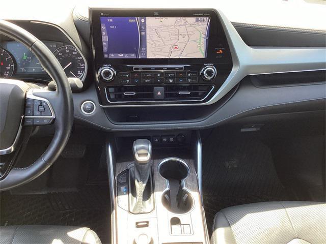 used 2021 Toyota Highlander car, priced at $40,901
