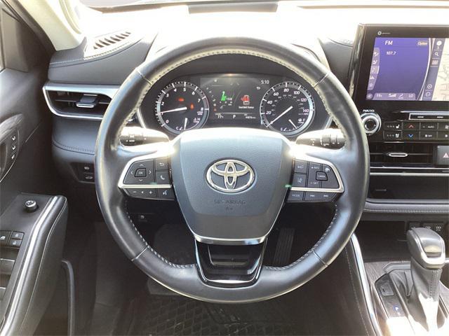 used 2021 Toyota Highlander car, priced at $40,901