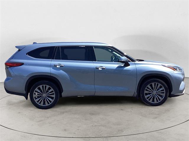used 2021 Toyota Highlander car, priced at $40,901