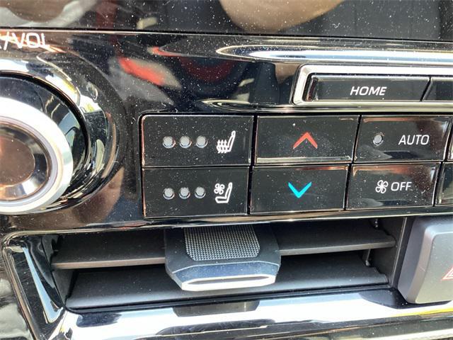 used 2021 Toyota Highlander car, priced at $40,901