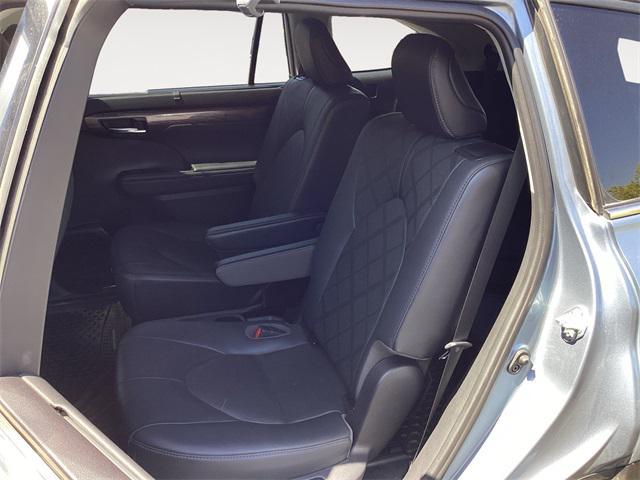 used 2021 Toyota Highlander car, priced at $40,901