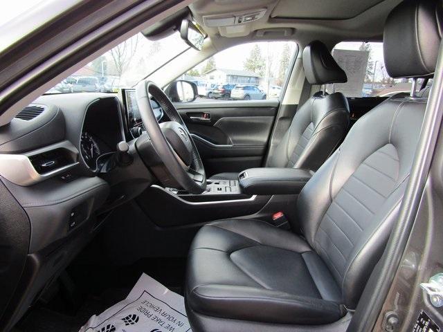 used 2022 Toyota Highlander car, priced at $40,422