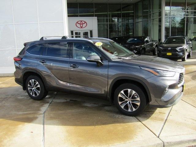 used 2022 Toyota Highlander car, priced at $40,422