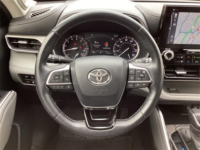 used 2020 Toyota Highlander car, priced at $31,982