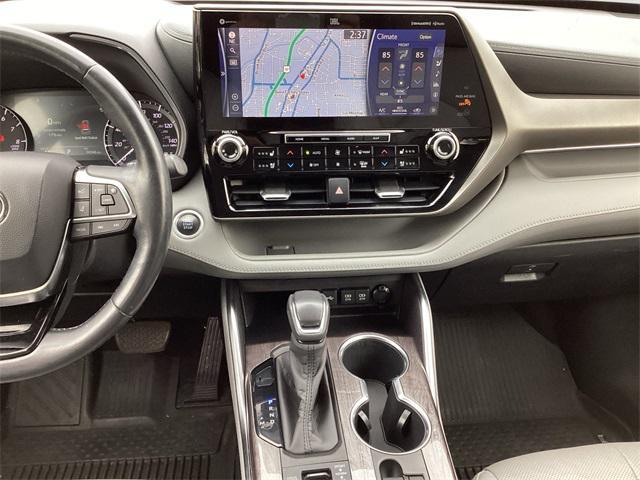 used 2020 Toyota Highlander car, priced at $31,982