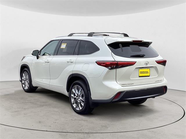 used 2020 Toyota Highlander car, priced at $31,982