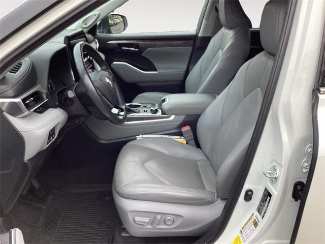 used 2020 Toyota Highlander car, priced at $31,982
