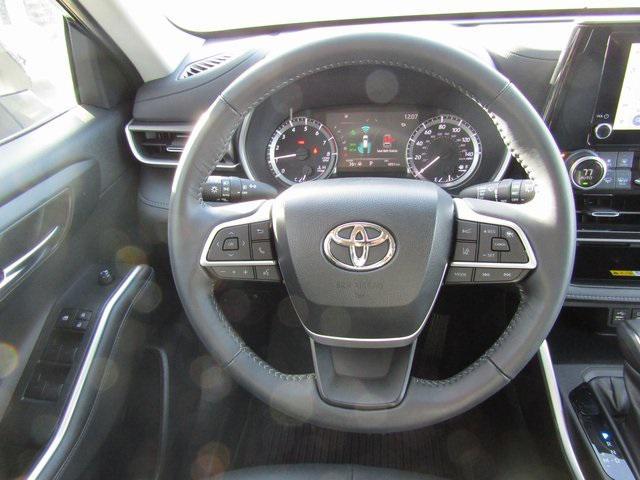 used 2023 Toyota Highlander car, priced at $37,908