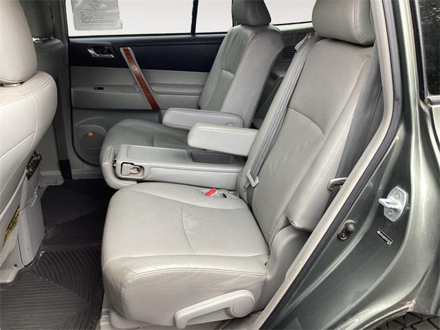used 2009 Toyota Highlander car, priced at $13,901