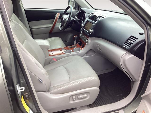 used 2009 Toyota Highlander car, priced at $13,901