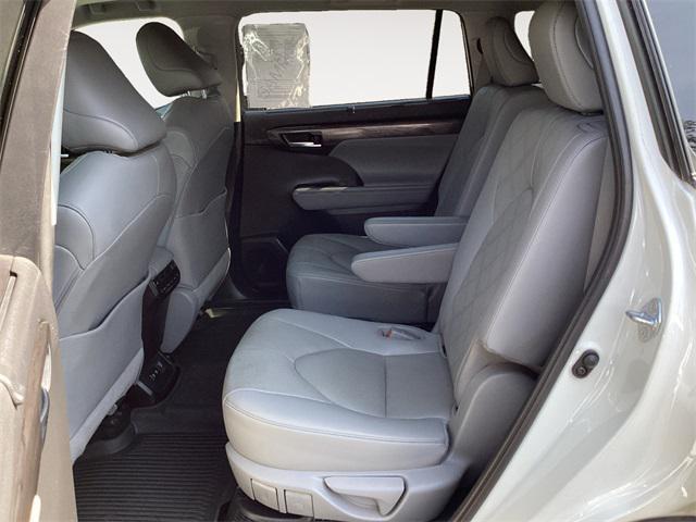 used 2020 Toyota Highlander Hybrid car, priced at $29,993