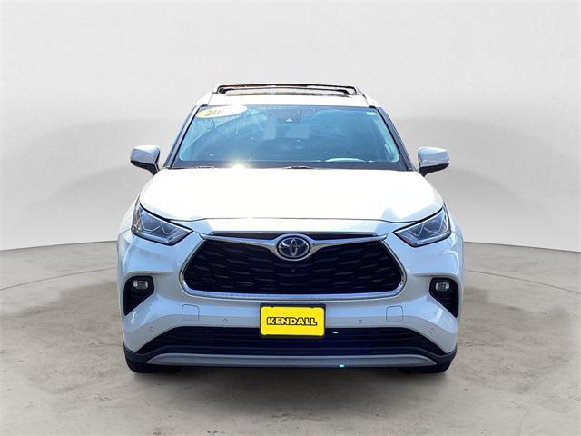 used 2020 Toyota Highlander Hybrid car, priced at $29,993