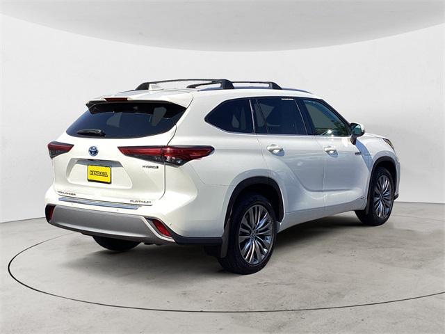 used 2020 Toyota Highlander Hybrid car, priced at $29,993