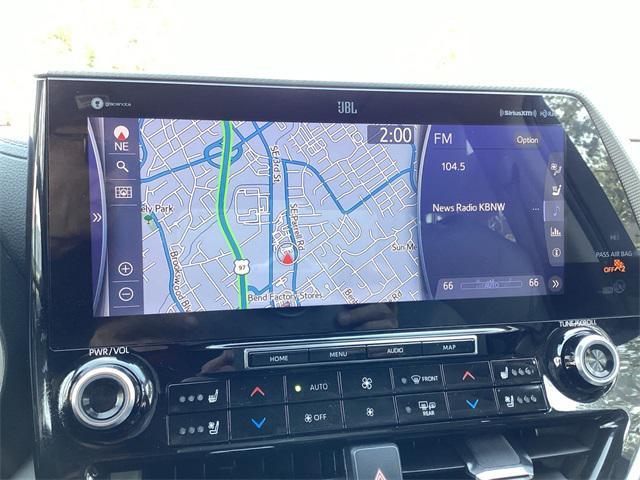 used 2020 Toyota Highlander Hybrid car, priced at $29,993